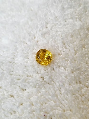 Golden Yellow Sapphire Gemstone (Pukhraj) - 8.5 Carat ( Rs 18,500 / Carat)